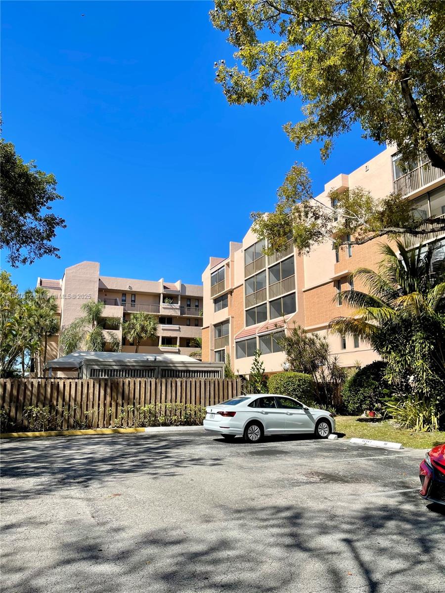 ASSESSMENT PAID IN FULL! Great opportunity !! Incredible price and good profitability.
Cozy apartament with 2 spacious bedrooms with lots of closets and 2 baths. Kitchen open with the dinning and living room. Tile & wood floor throughout. Screened balcony. The community has pool, jacuzzy, barbecue and vehicle wash area. All ages condo, walking distance to restaurants, shopping, banks, Publix, Starbucks, Plantation dinner, houses of worship and more. Close to Westfield Broward, Cypress Square Mall and Fort Lauderdale Airport. Roof was redone 1 year ago. Building passed 40-year inspection. Maintenance includes water/sewer, trash, roof repairs, building insurance, common areas & amenities, community pool & jacuzzi. One assigned parking spot & guest parking. Extra storage & bike storage. Well maintained building in a great location.