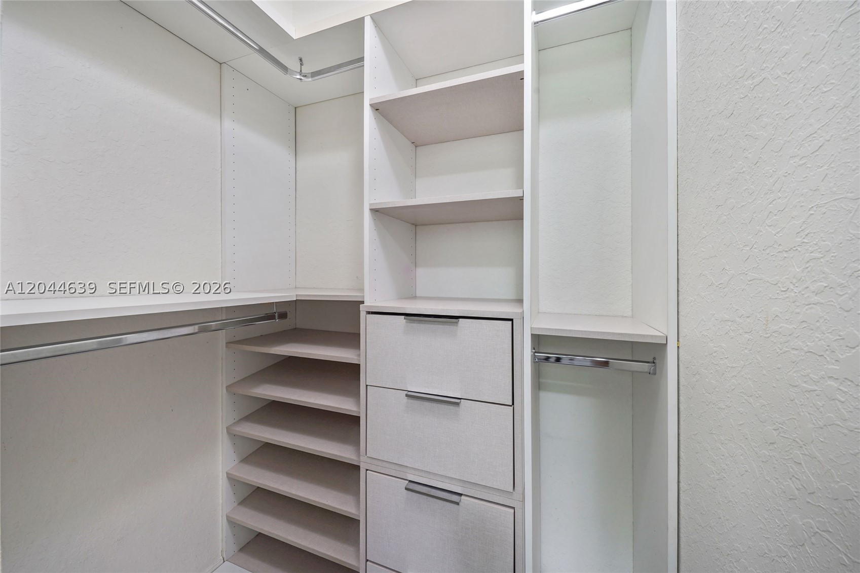 ISLANDS AT DORAL 1ST ADDN - Residential