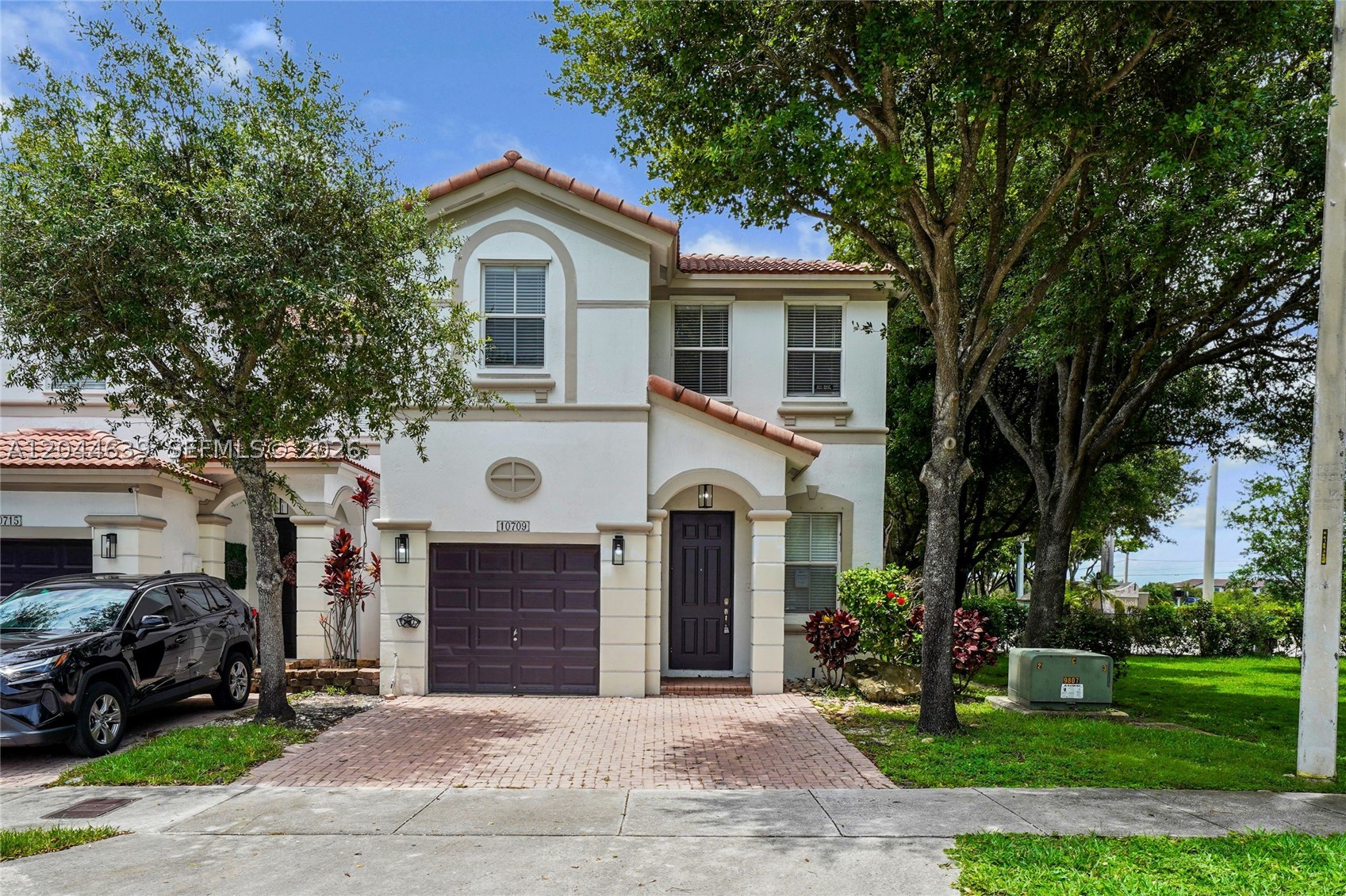 Spacious 4 bedroom, 2.5 bath corner townhouse in the desirable Antilles at Islands at Doral! This home features a 1 car garage, laminate and tile flooring throughout, a formal dining room, and an open-concept kitchen with stainless steel appliances. The primary suite offers a walk-in closet and an en-suite bath with dual sinks. Additional features include washer and dryer hookups and a nicely sized, paved backyard, perfect for relaxing or entertaining. Residents enjoy access to community amenities, including a clubhouse and swimming pool. Conveniently located near top-rated schools, restaurants, shopping, and major highways. Don't miss this fantastic opportunity!