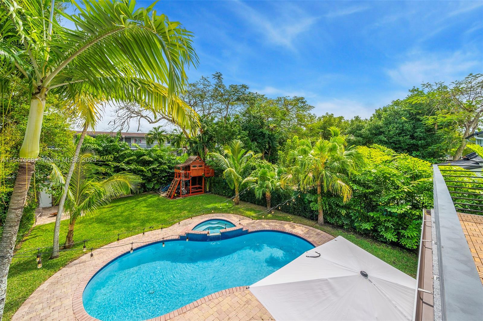 ROYAL PALM VILLAS - Residential