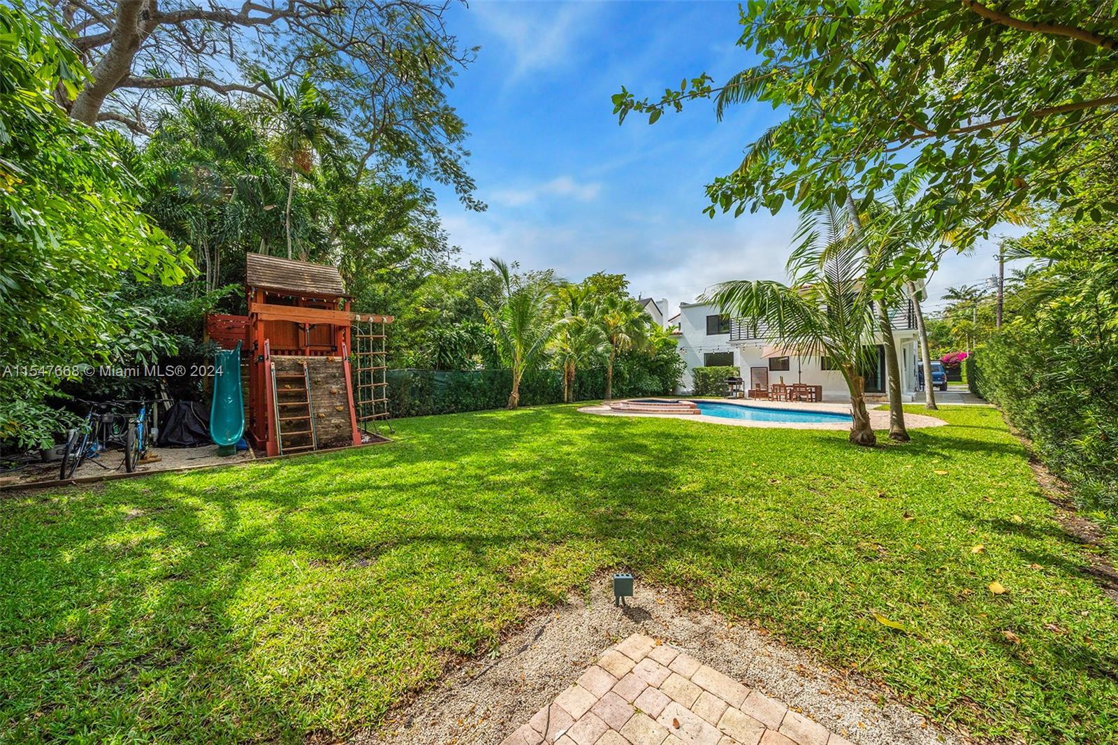ROYAL PALM VILLAS - Residential