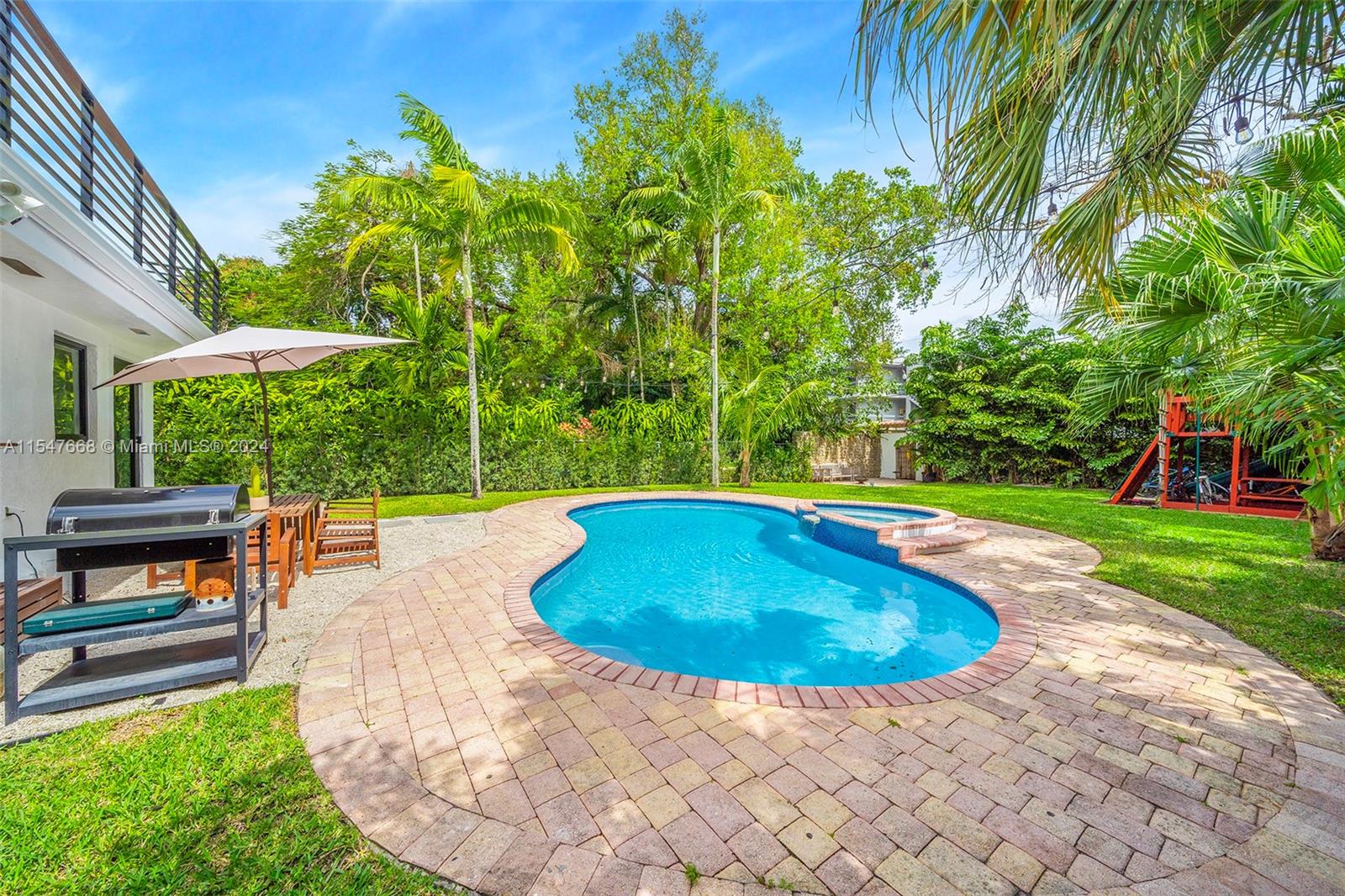 ROYAL PALM VILLAS - Residential