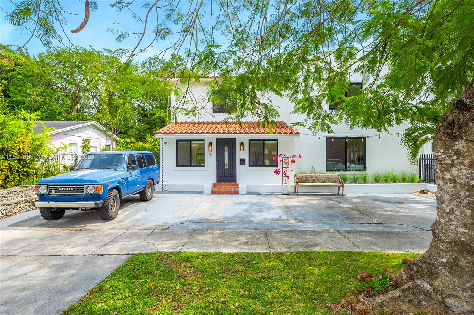 ROYAL PALM VILLAS - Residential