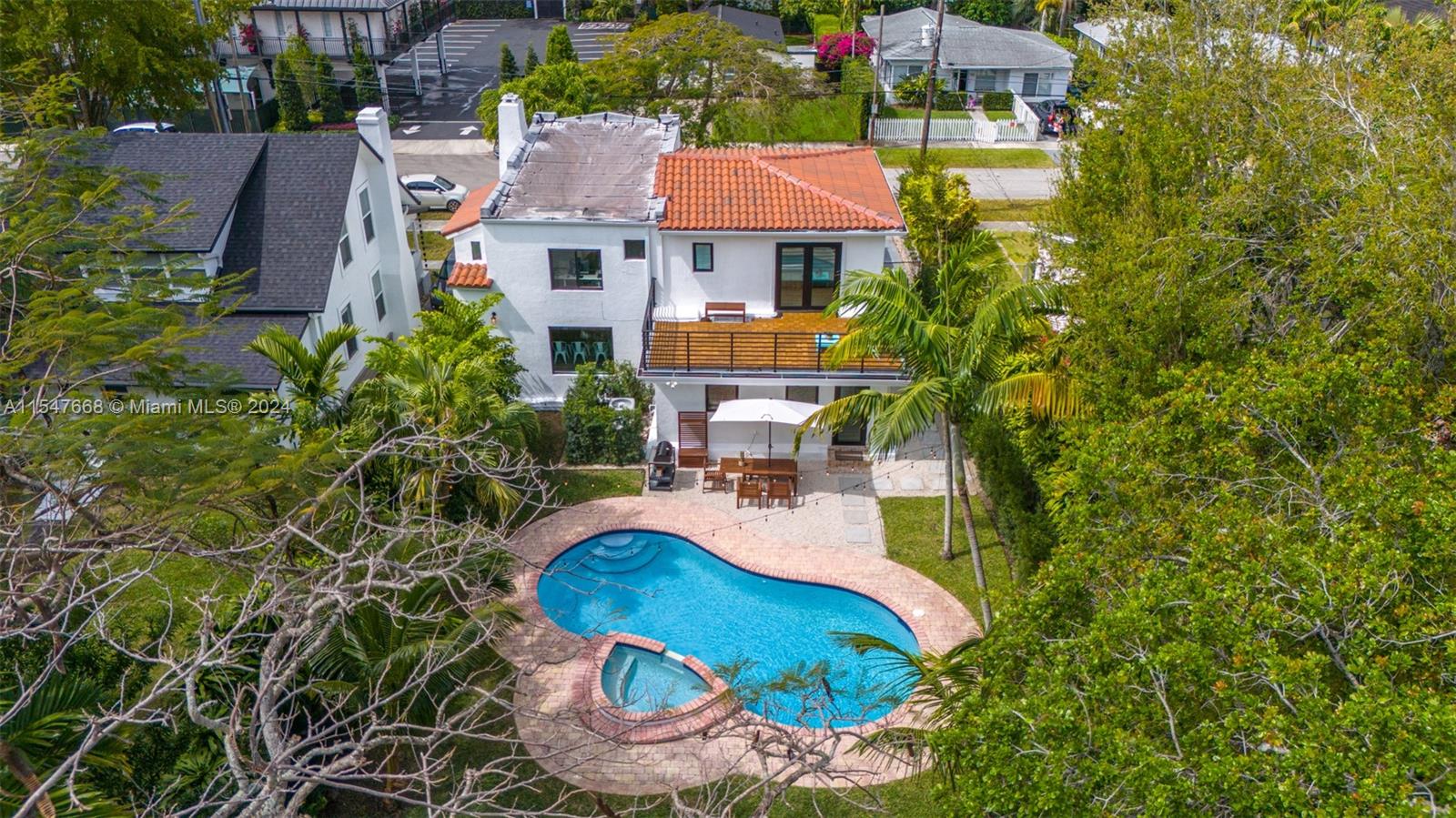 ROYAL PALM VILLAS - Residential