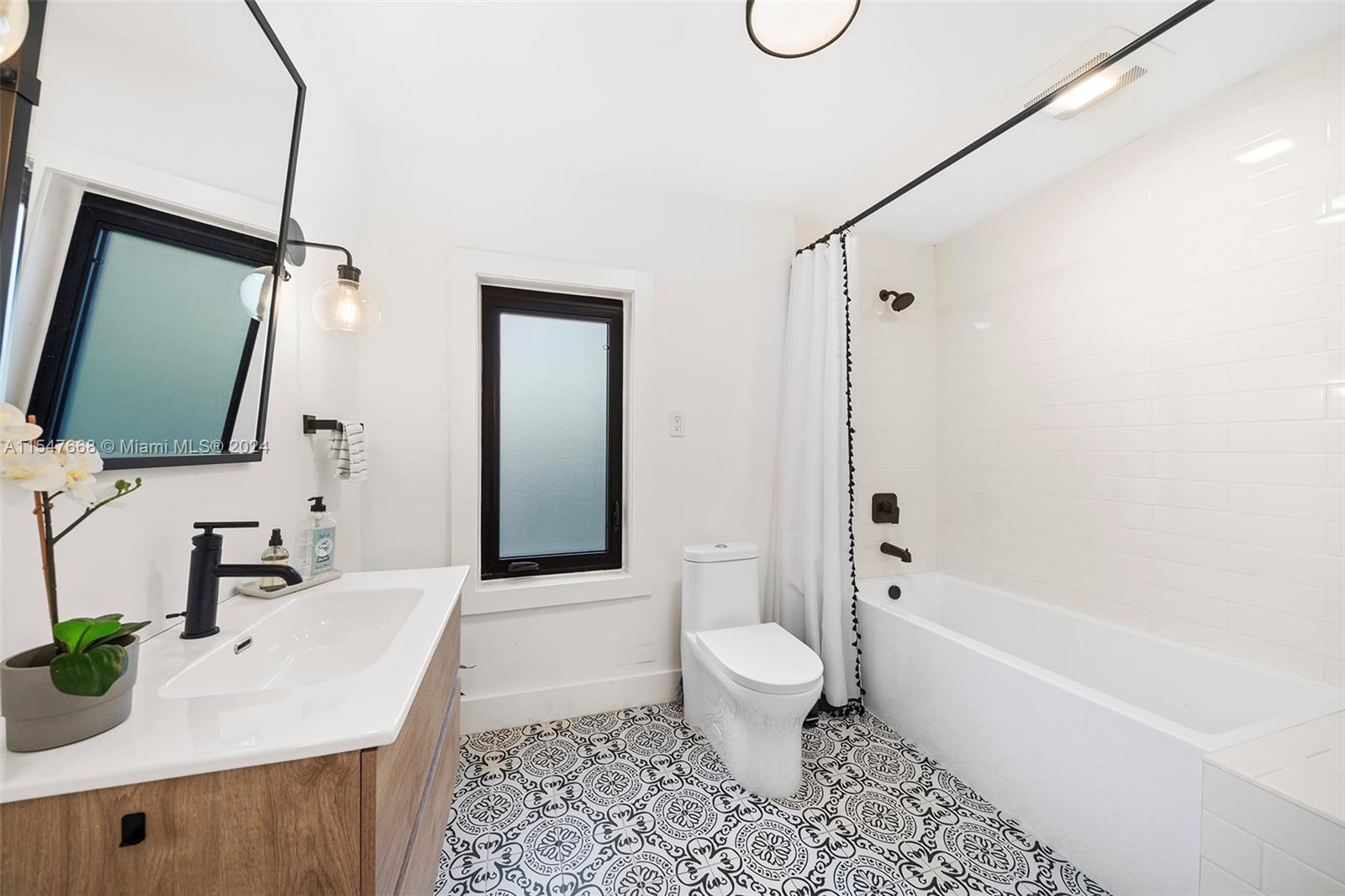 ROYAL PALM VILLAS - Residential