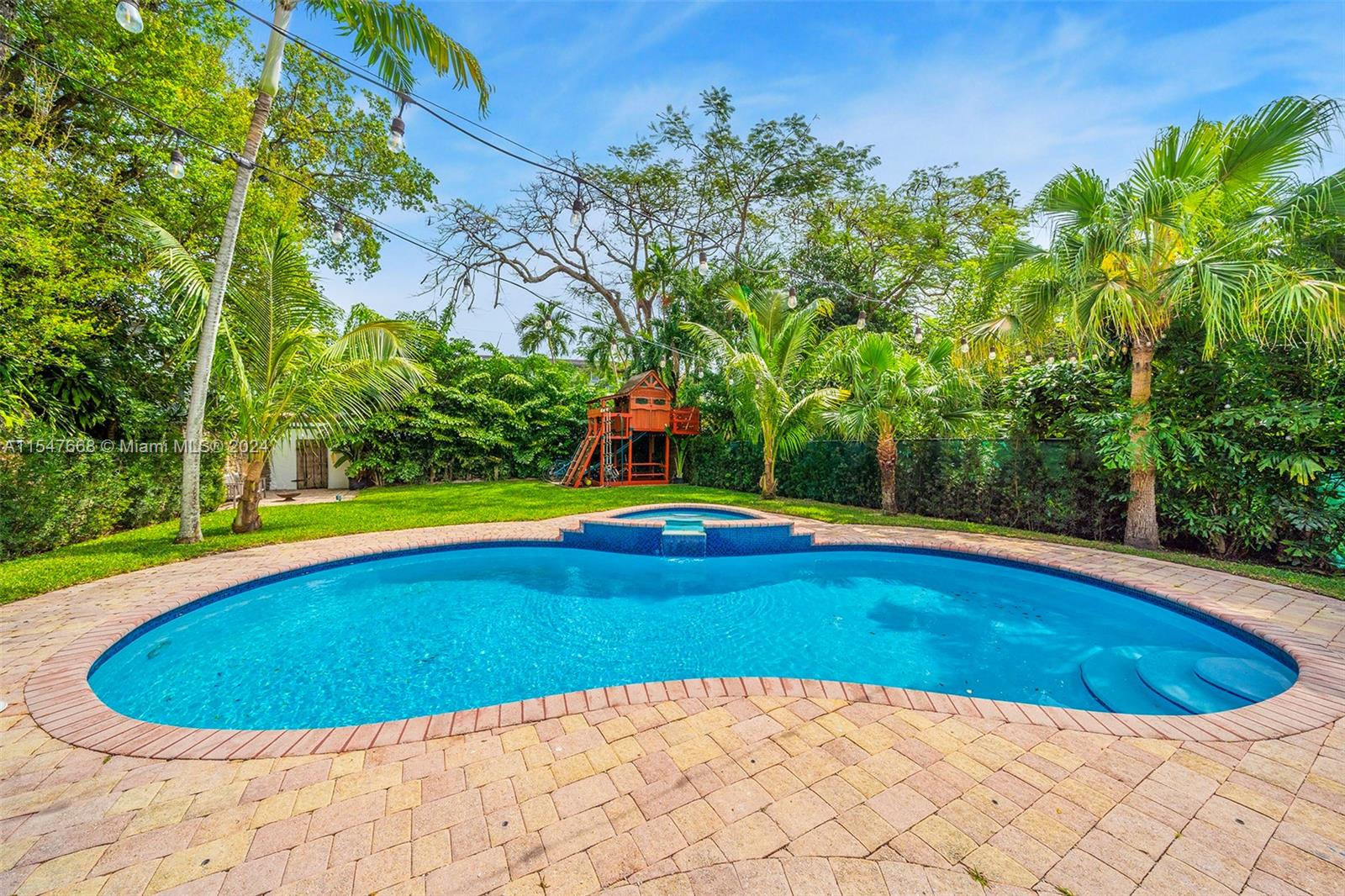 ROYAL PALM VILLAS - Residential