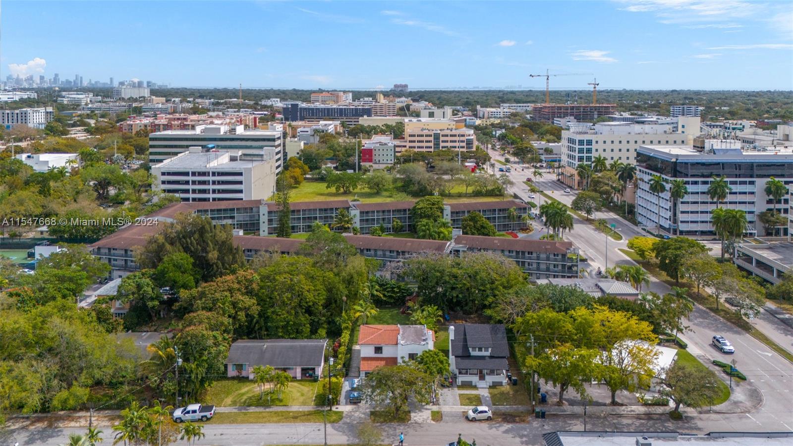 ROYAL PALM VILLAS - Residential