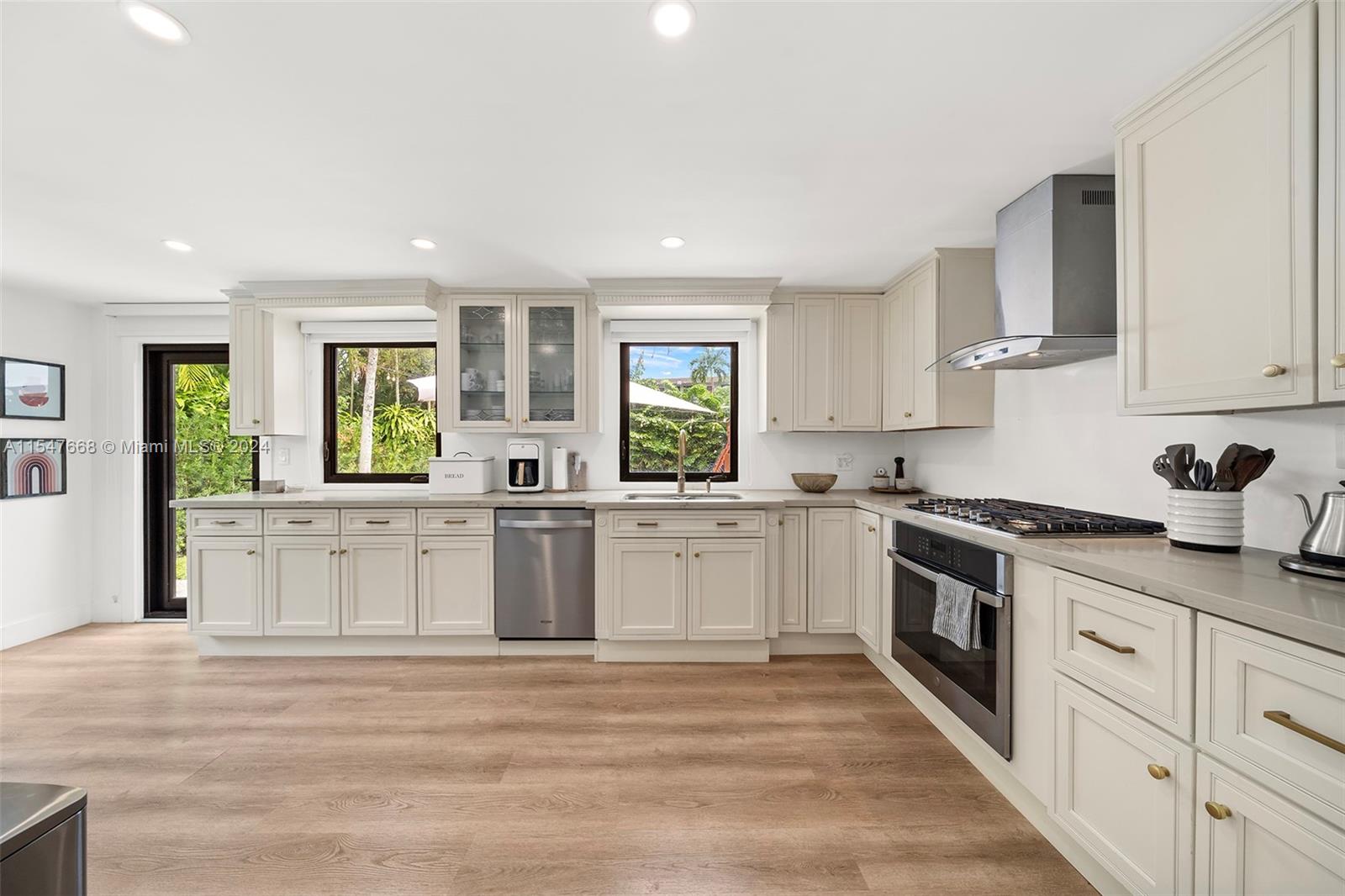ROYAL PALM VILLAS - Residential