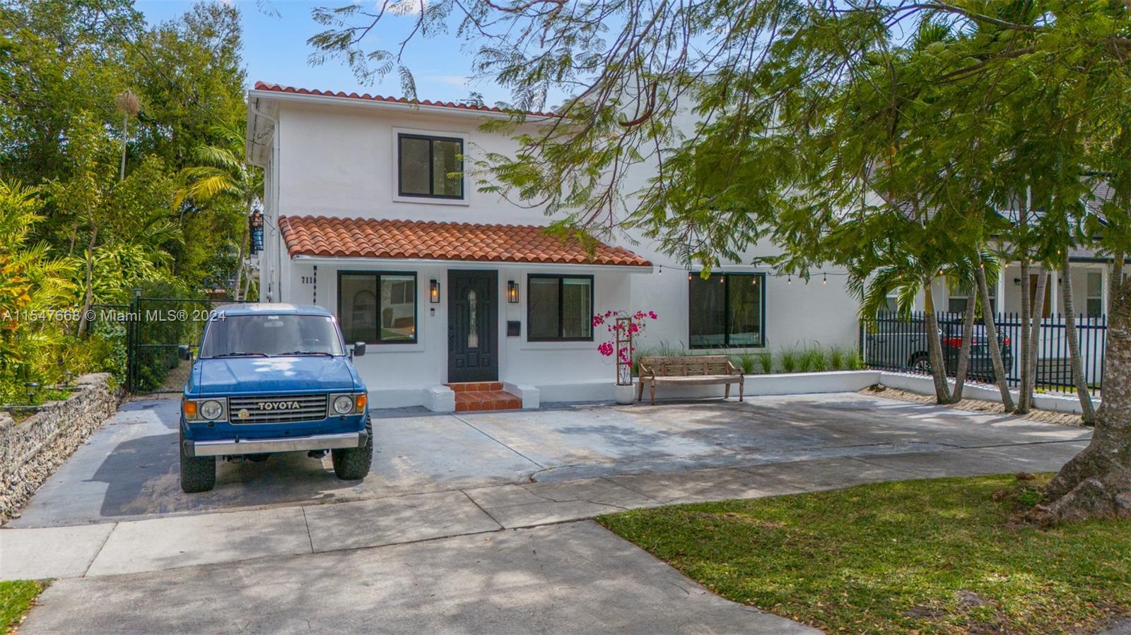 ROYAL PALM VILLAS - Residential