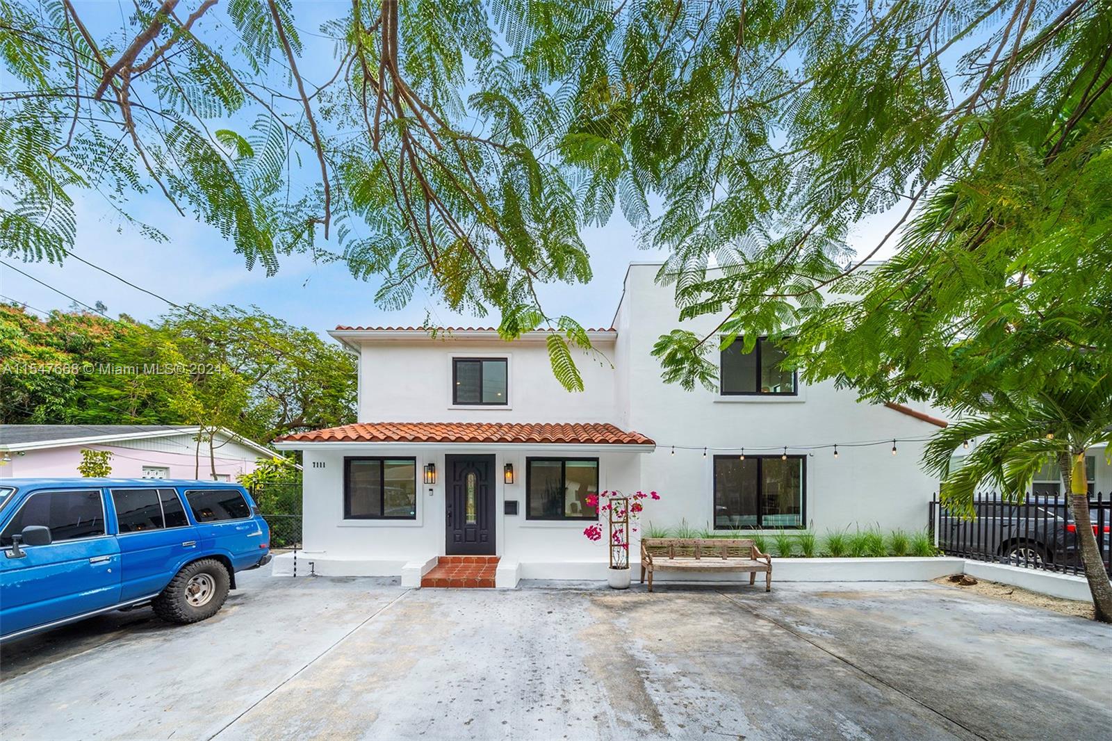 ROYAL PALM VILLAS - Residential