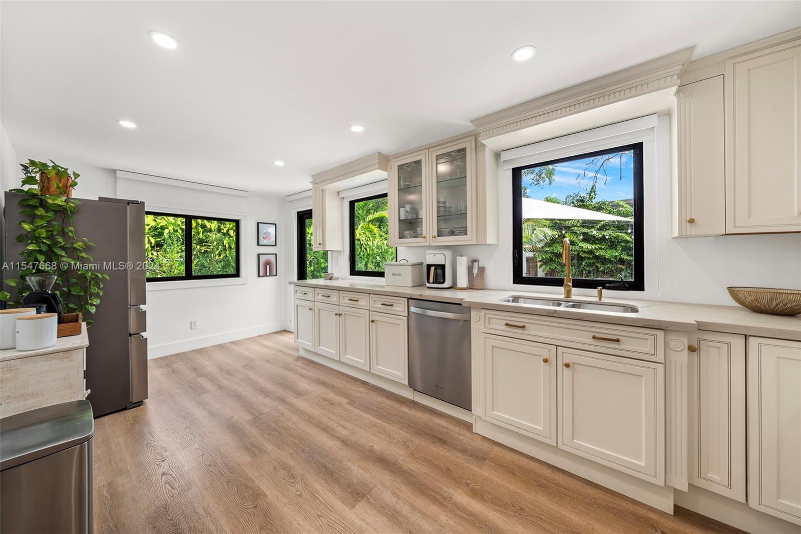 ROYAL PALM VILLAS - Residential