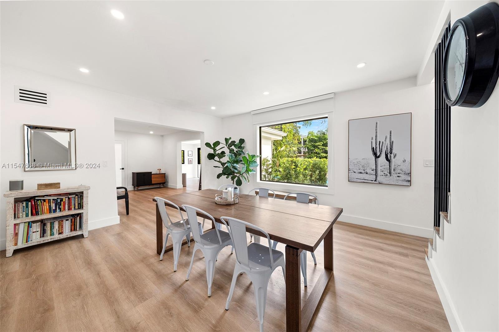 ROYAL PALM VILLAS - Residential