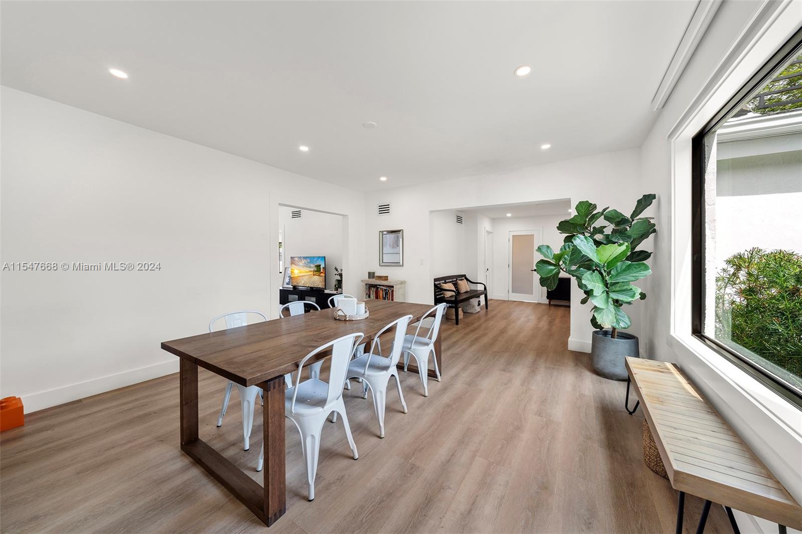 ROYAL PALM VILLAS - Residential