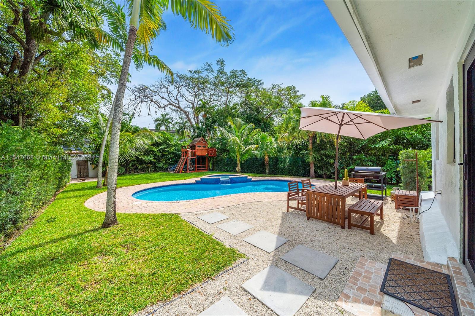 ROYAL PALM VILLAS - Residential