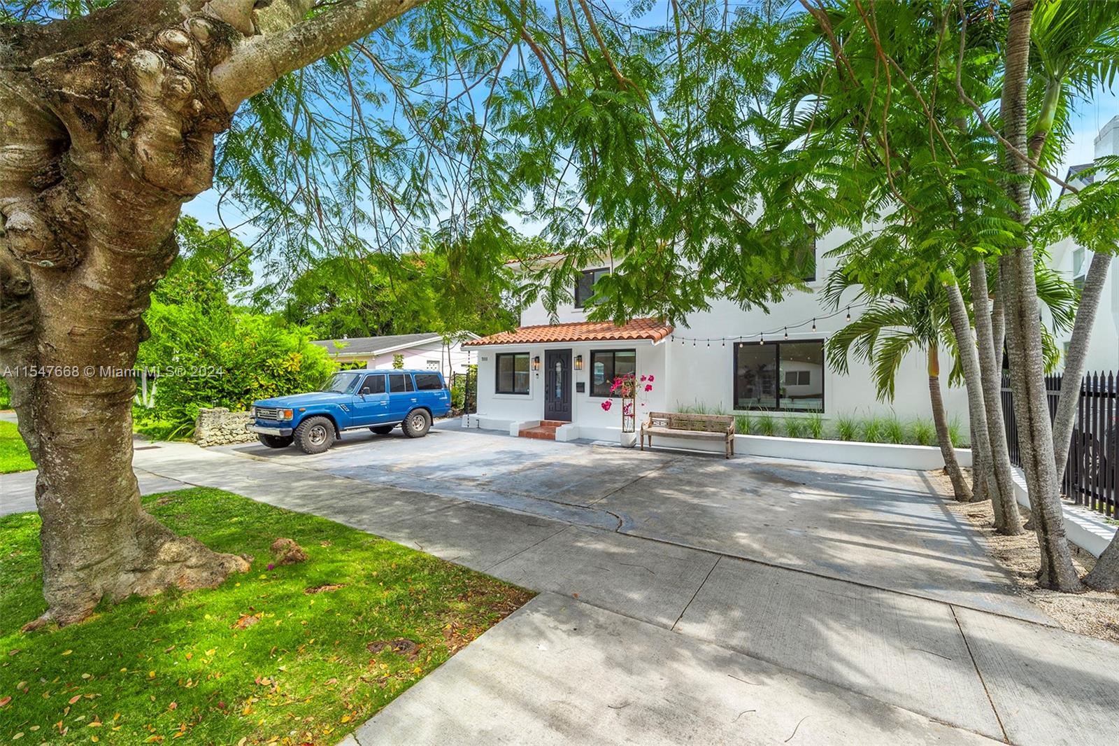 ROYAL PALM VILLAS - Residential