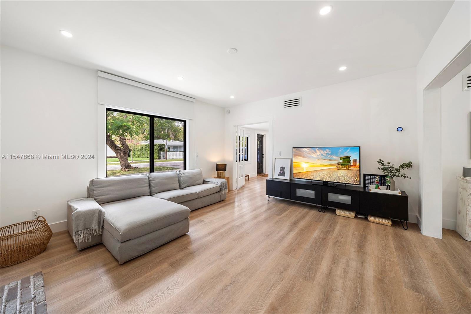 ROYAL PALM VILLAS - Residential