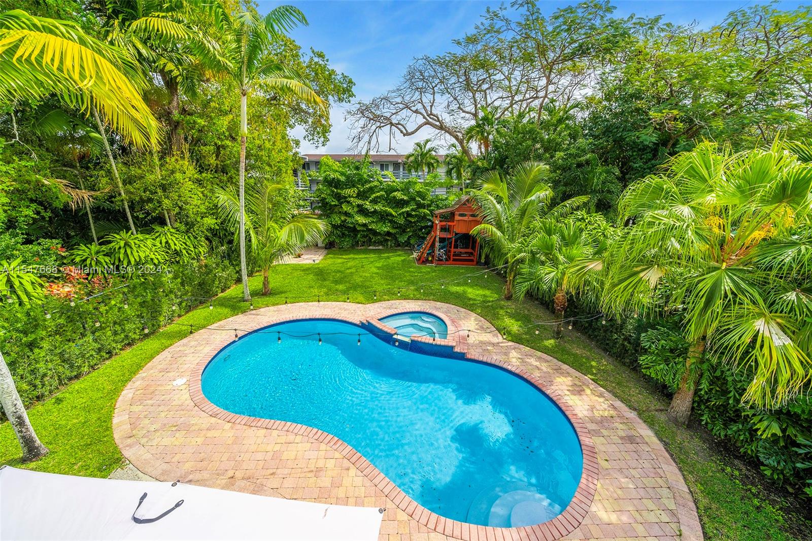 ROYAL PALM VILLAS - Residential