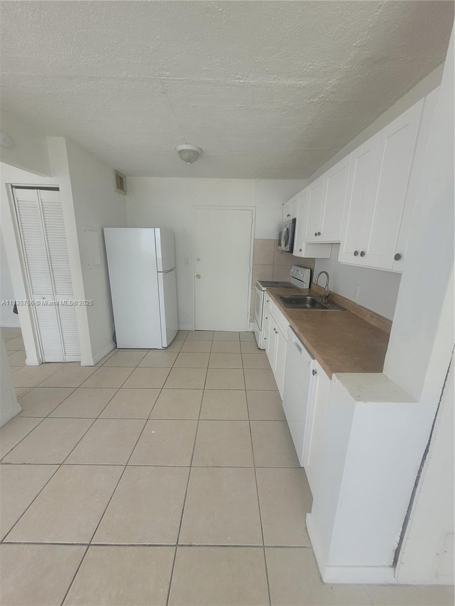 CRESTVIEW TOWERS CONDO - Residential Lease