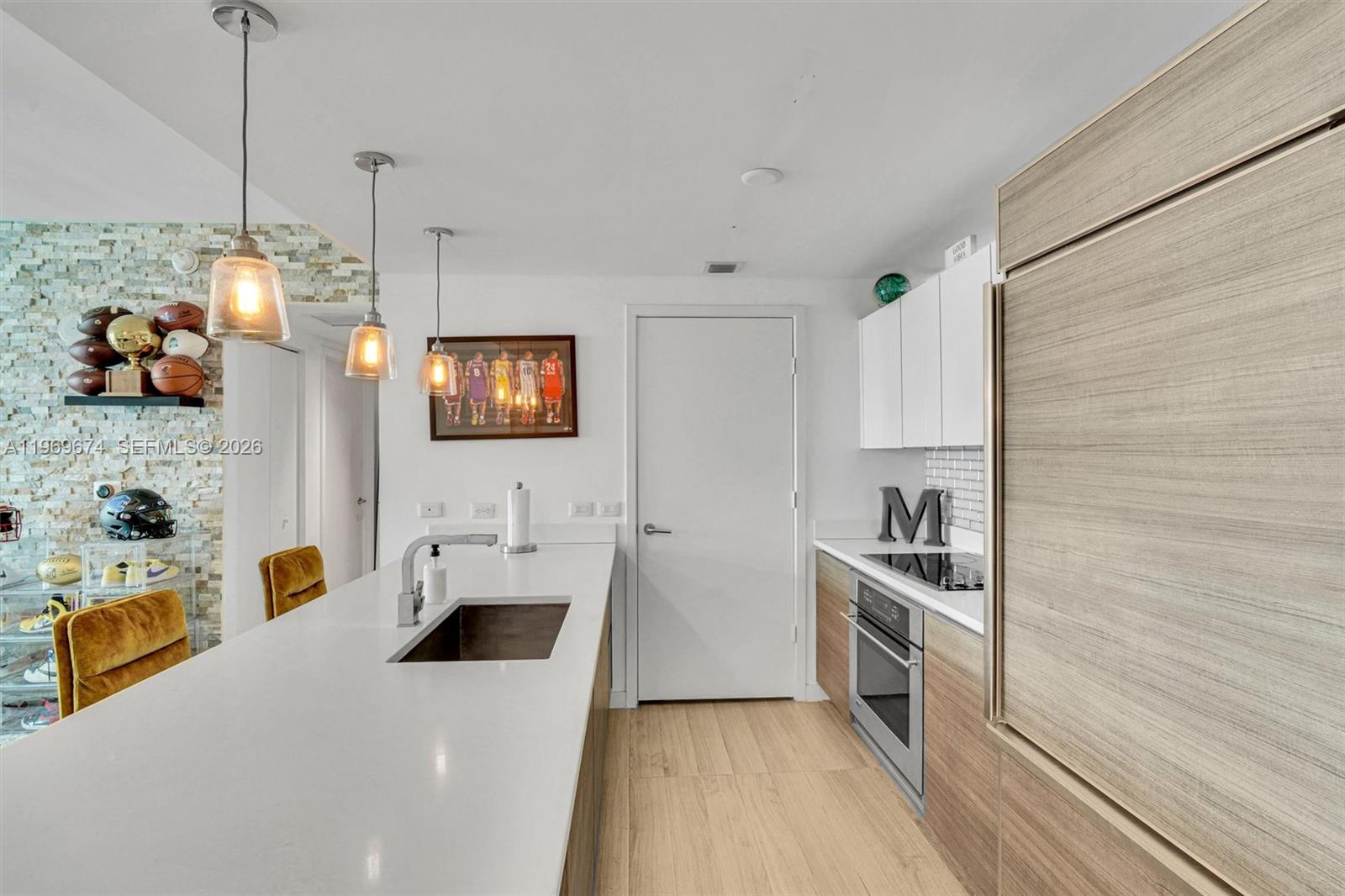 1100 MILLECENTO RESIDENCE - Residential