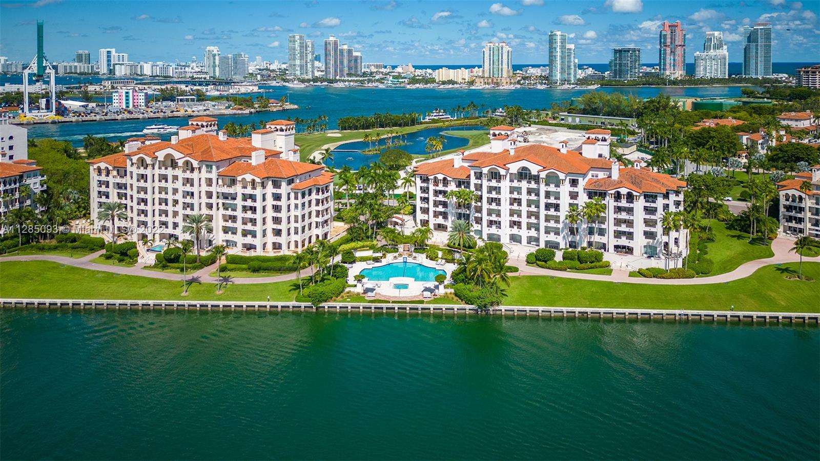 This magnificent corner unit with unobstructed views of Biscayne Bay and Miami city. This unit is move-in ready and features top of the line GAGGENAU appliances; BOFFI kitchen,closets and vanities; APURE lighting; TOTO electric toilets; CALACATTA marble slabs, LISTONE GIORDANO wood floors; LUTRON electric shades and blackouts. 
Unit may be purcharsed furnished. Top of the line italian furniture by HENGE, MINOTTI, HOLLY HUNT, DE PADOVA, GIORGETTI and RODA.