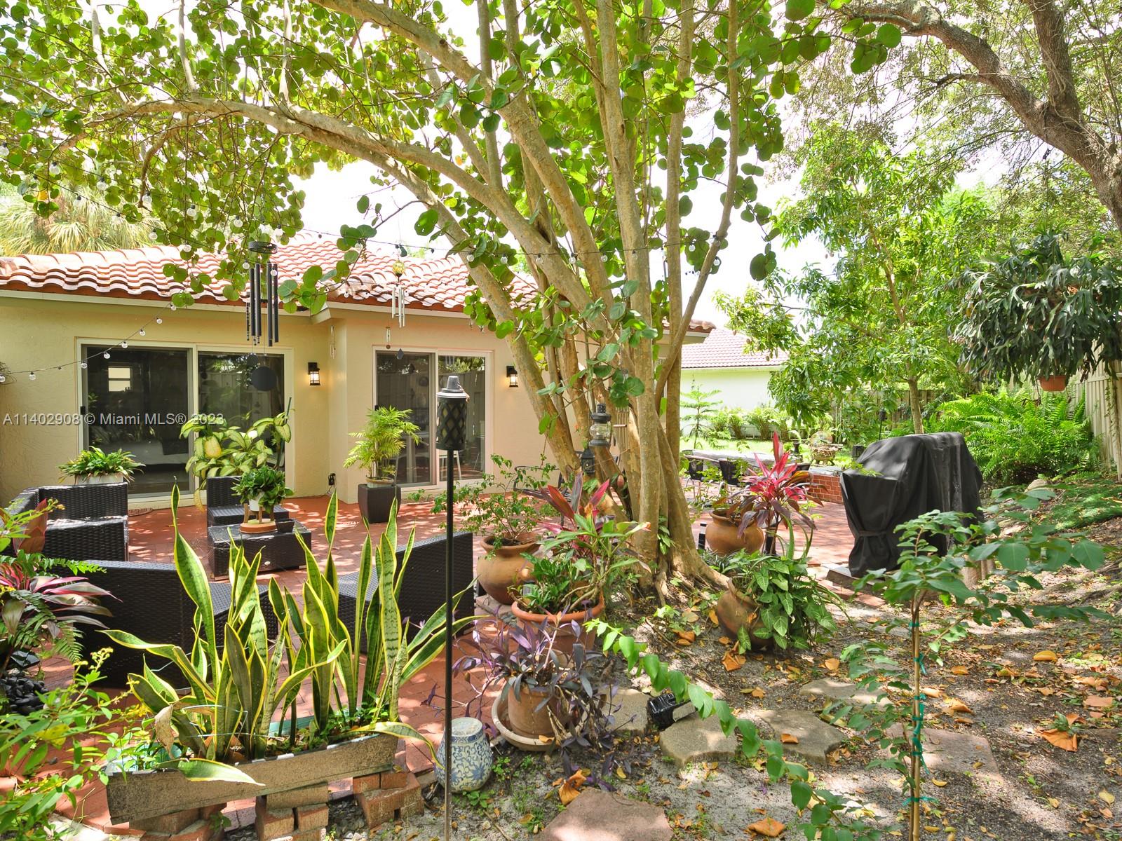 HOLIDAY SPRINGS EAST - Residential