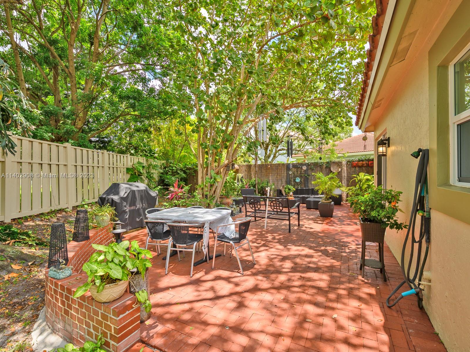 HOLIDAY SPRINGS EAST - Residential
