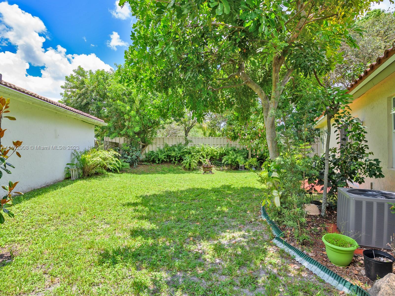 HOLIDAY SPRINGS EAST - Residential