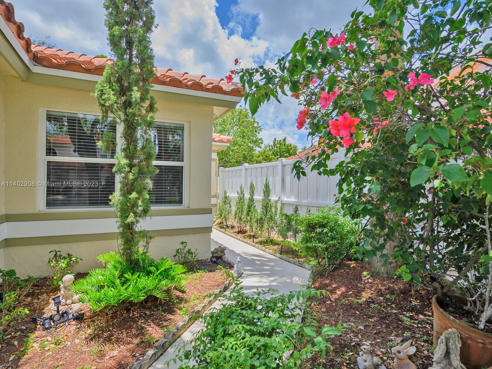 HOLIDAY SPRINGS EAST - Residential