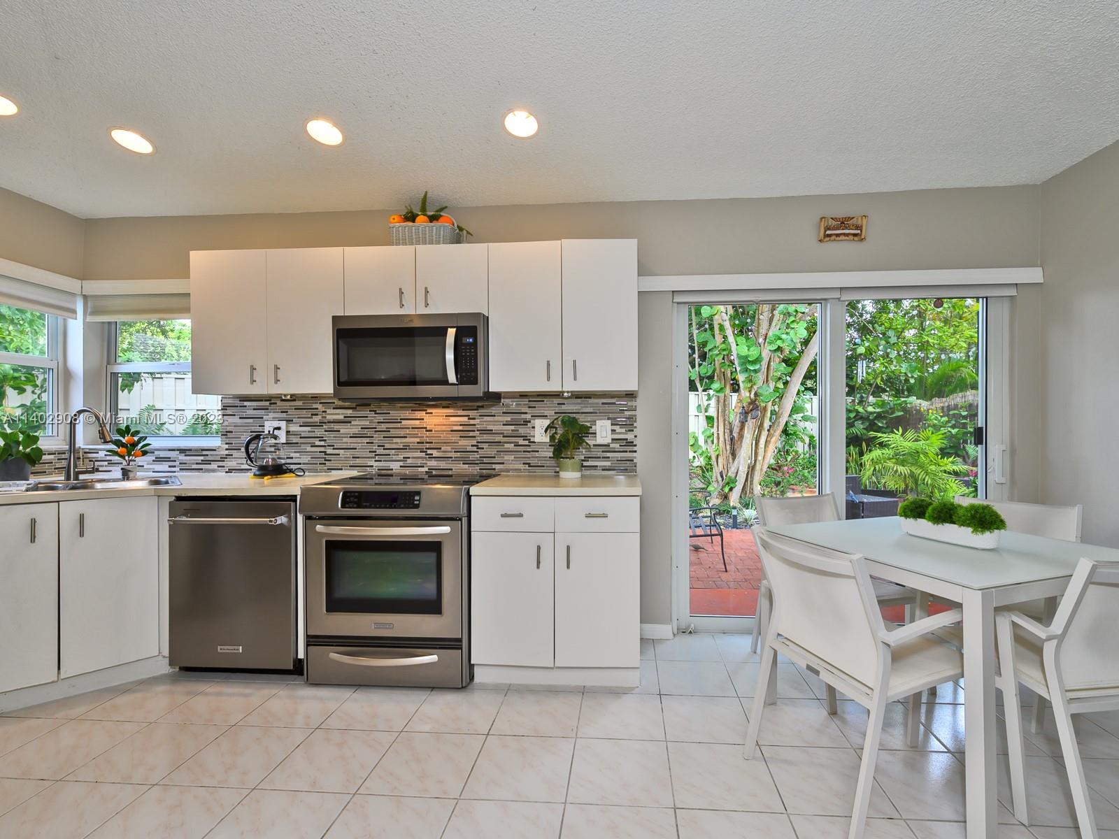 HOLIDAY SPRINGS EAST - Residential