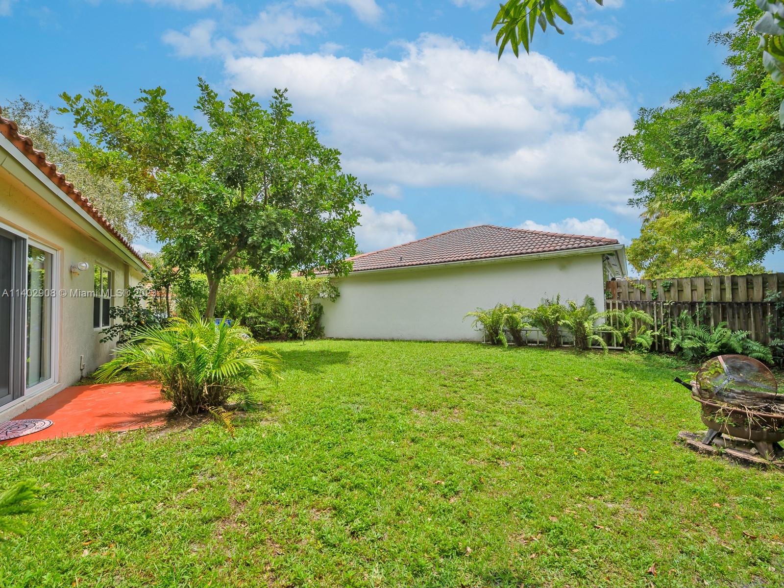 HOLIDAY SPRINGS EAST - Residential