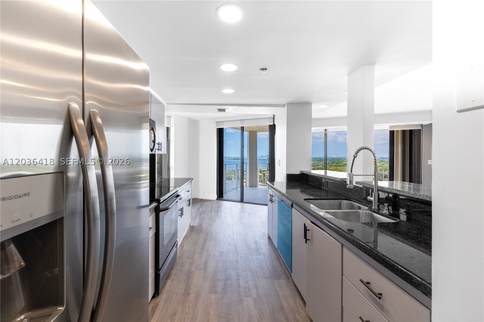 TOWERS OF QUAYSIDE CONDO - Residential Lease