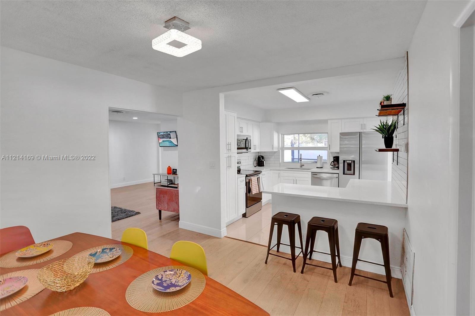 HOLLYWOOD HILLS - Residential