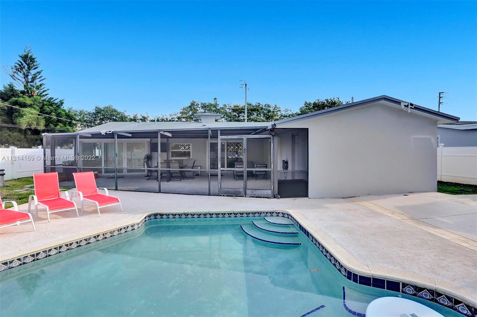 HOLLYWOOD HILLS - Residential