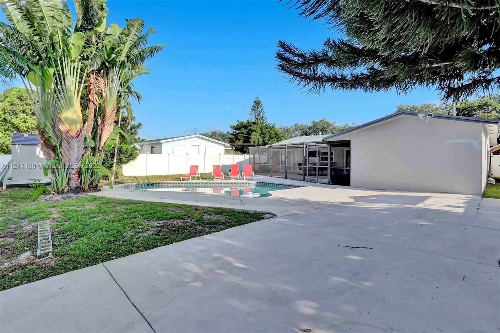 HOLLYWOOD HILLS - Residential