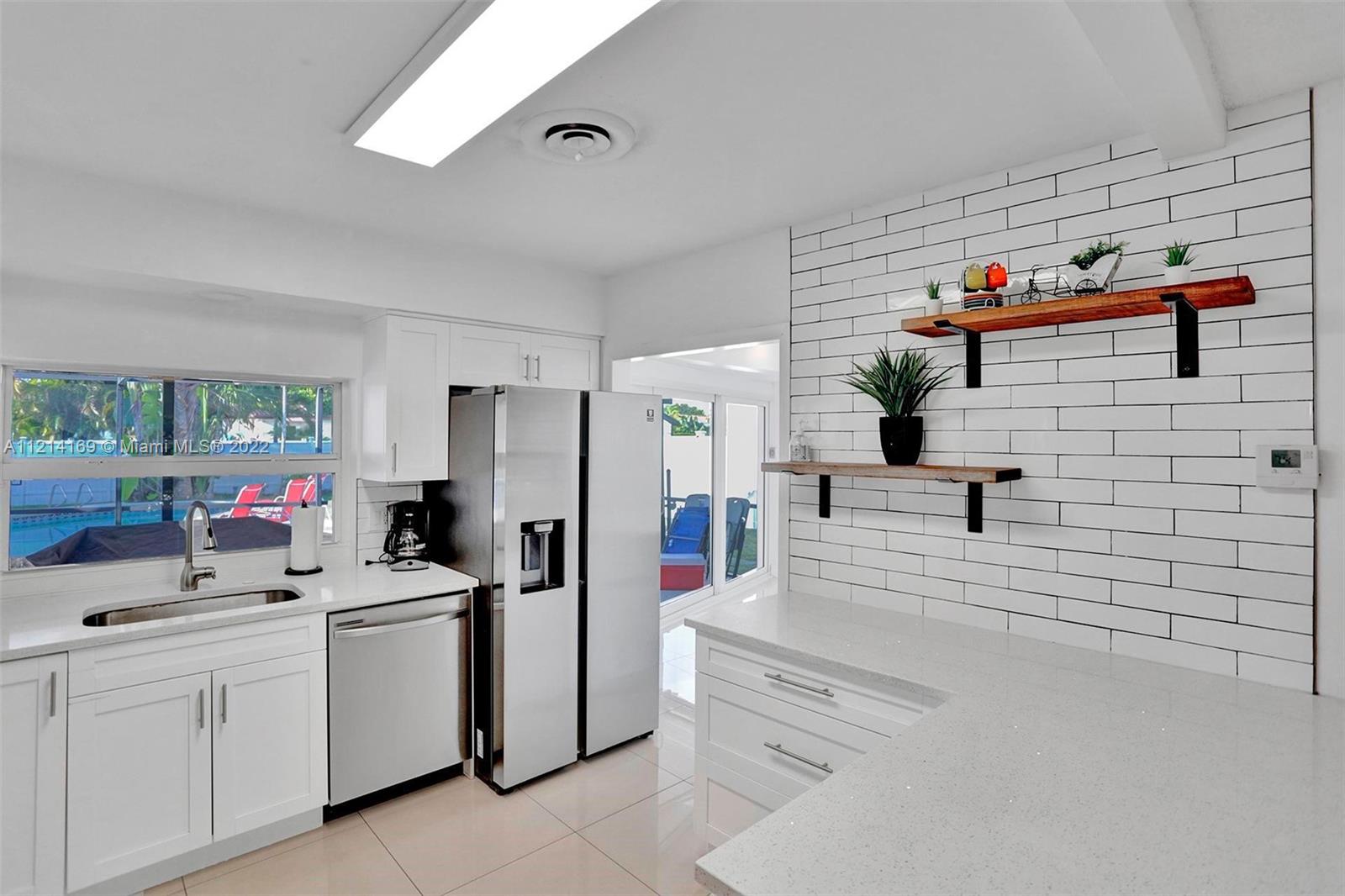 HOLLYWOOD HILLS - Residential
