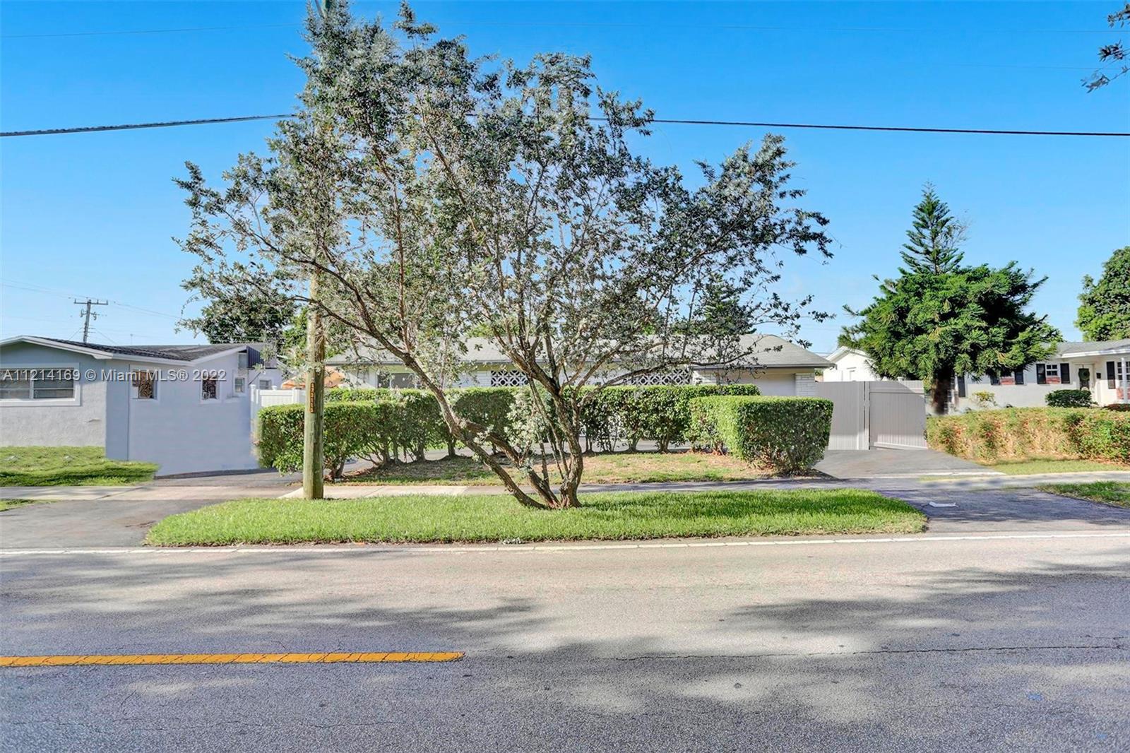 HOLLYWOOD HILLS - Residential