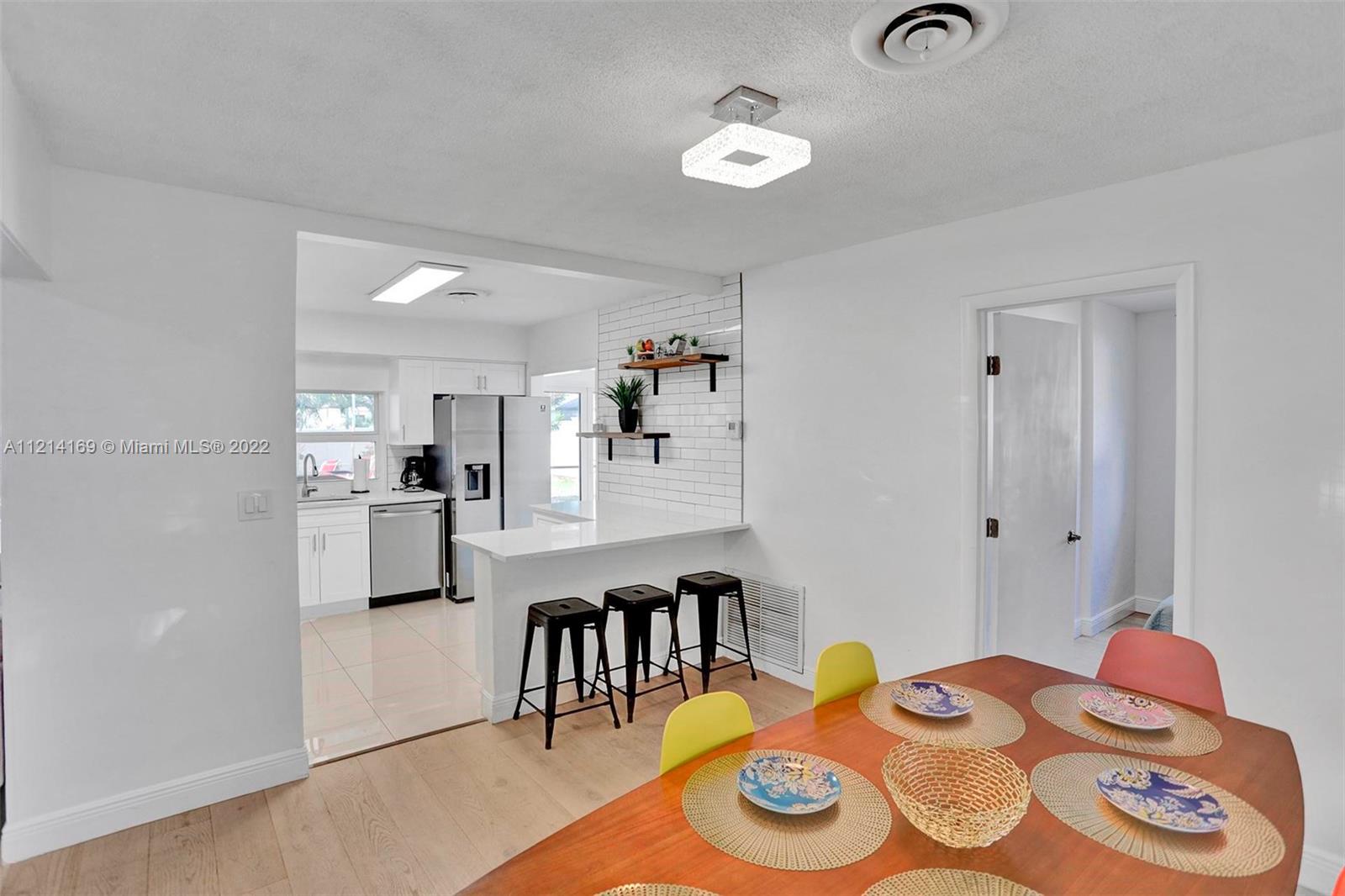 HOLLYWOOD HILLS - Residential