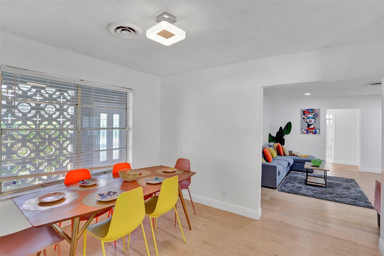 HOLLYWOOD HILLS - Residential