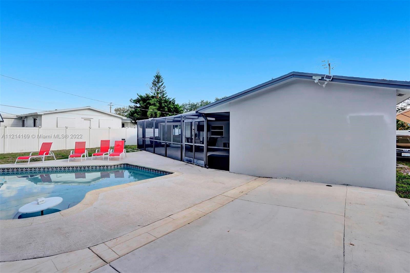 HOLLYWOOD HILLS - Residential