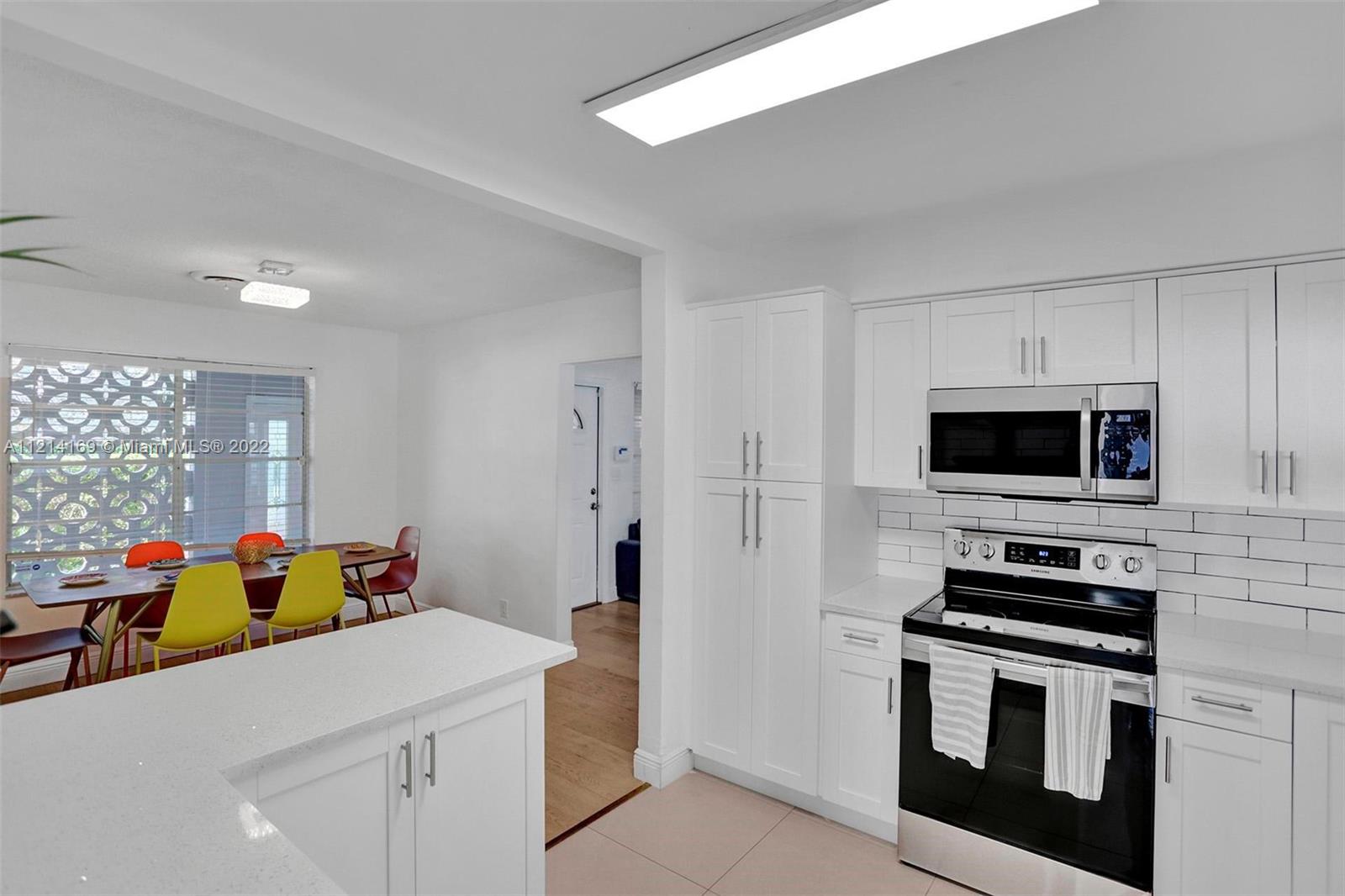 HOLLYWOOD HILLS - Residential