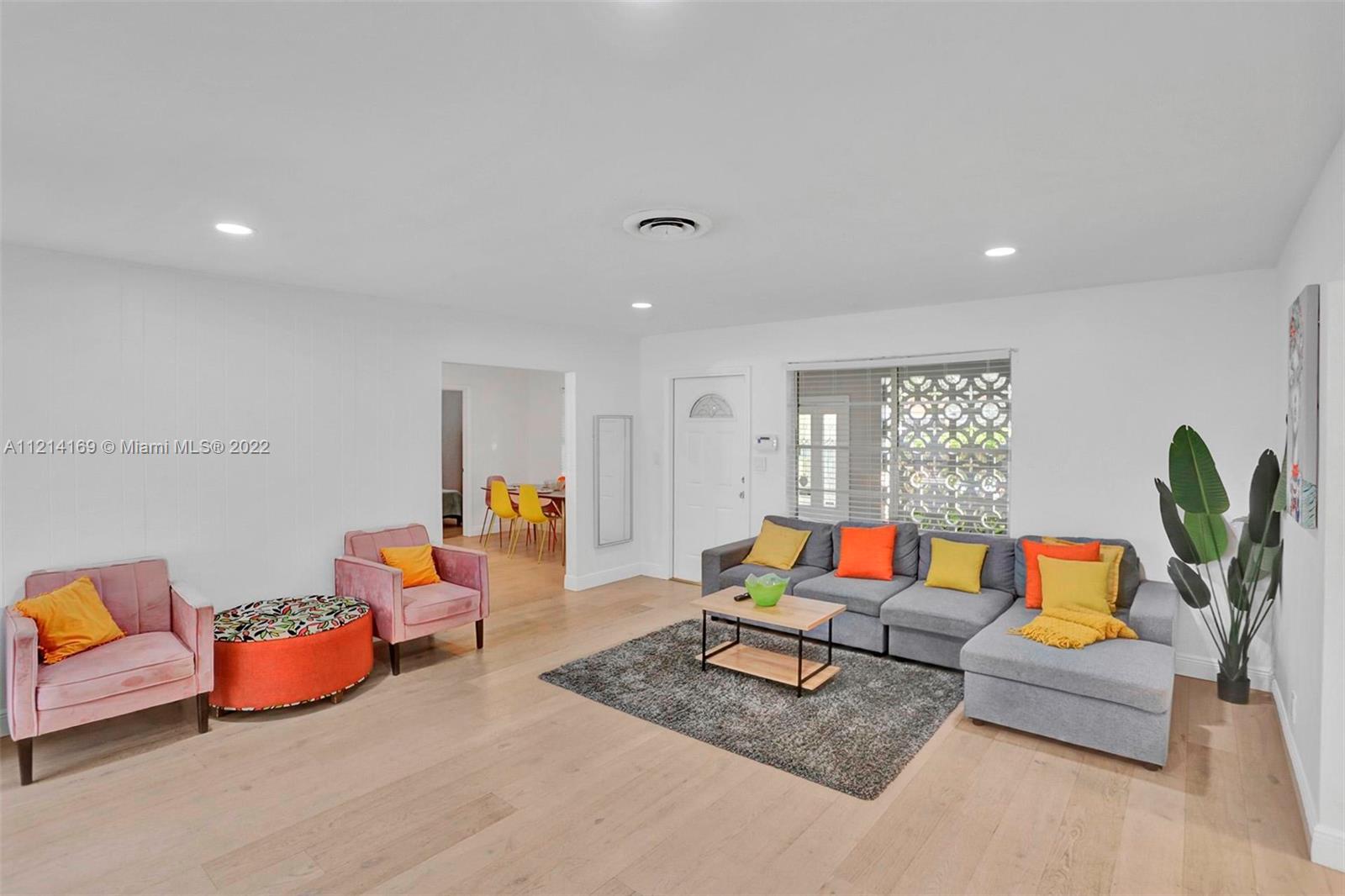 HOLLYWOOD HILLS - Residential