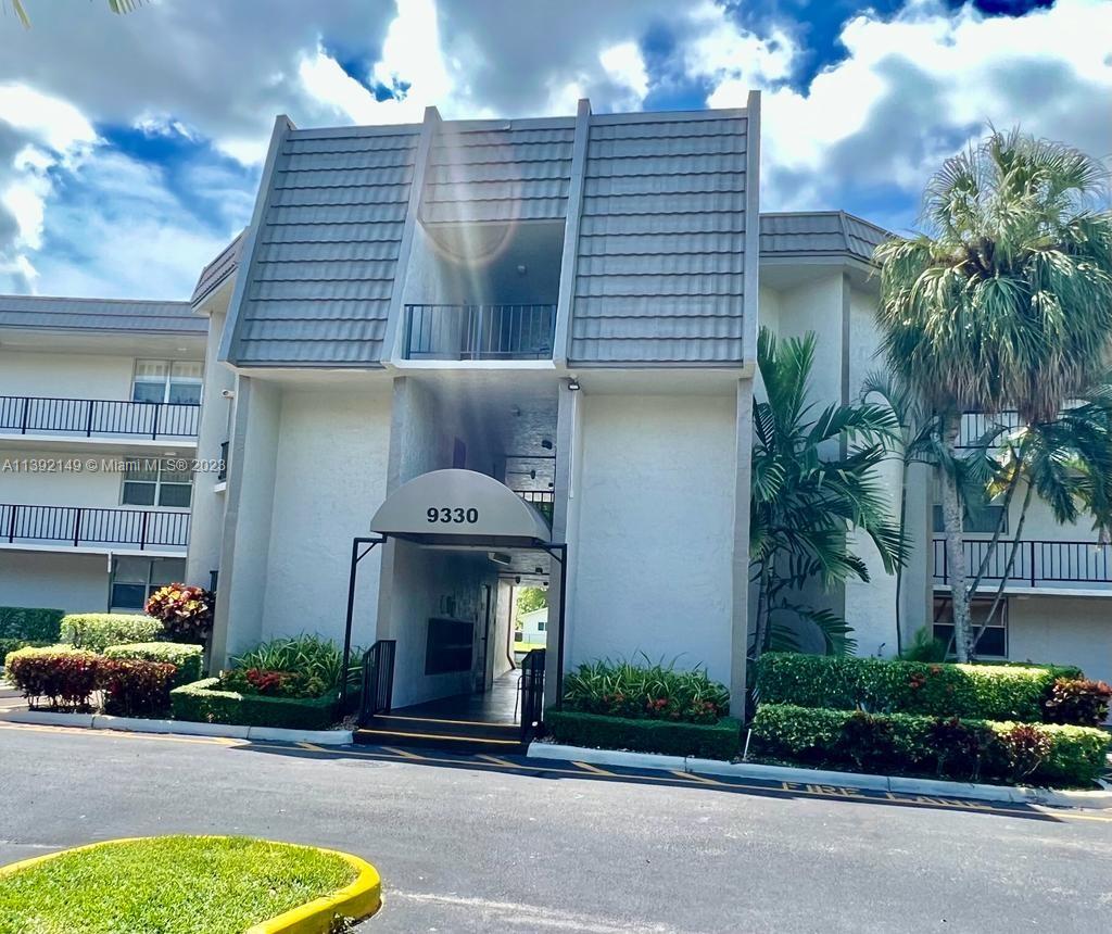 This 1/1 unit with a partial lake view is ready for the new owners to customize to their liking. Enjoy this beautiful, quiet community with a Community Swimming Pool, Tennis Court, and more. The Building is freshly painted.  Plenty of guest parking. Maintenance includes Water, Sewer, Trash, Wi-Fi, Cable, Building Insurance, and Pest Control. The Association requires a minimum income of $30,000.00 per year. A minimum Credit score of 715. A 15% Down payment is required. Pets under 15 lbs are welcome. Rentals are permitted after three (3) years of ownership. Association states 55+.