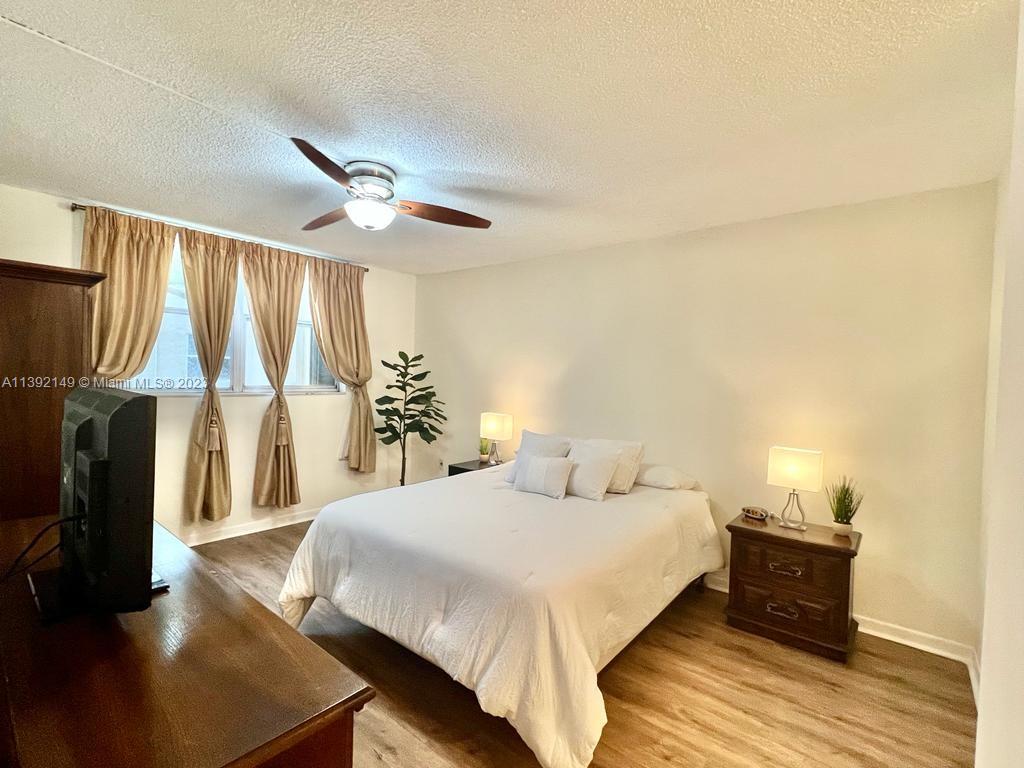 LIME BAY CONDOMINIUM 8 - Residential