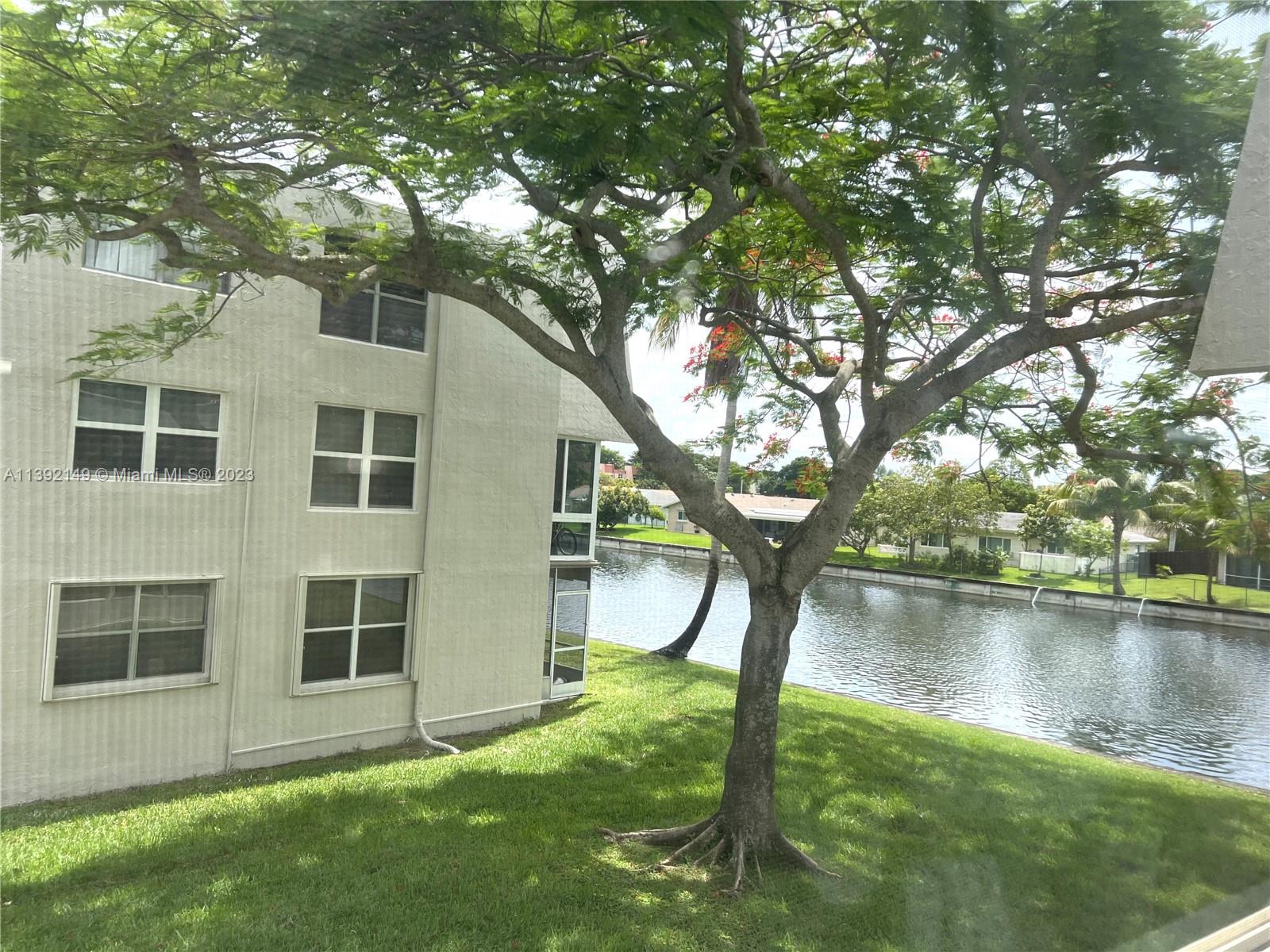 LIME BAY CONDOMINIUM 8 - Residential
