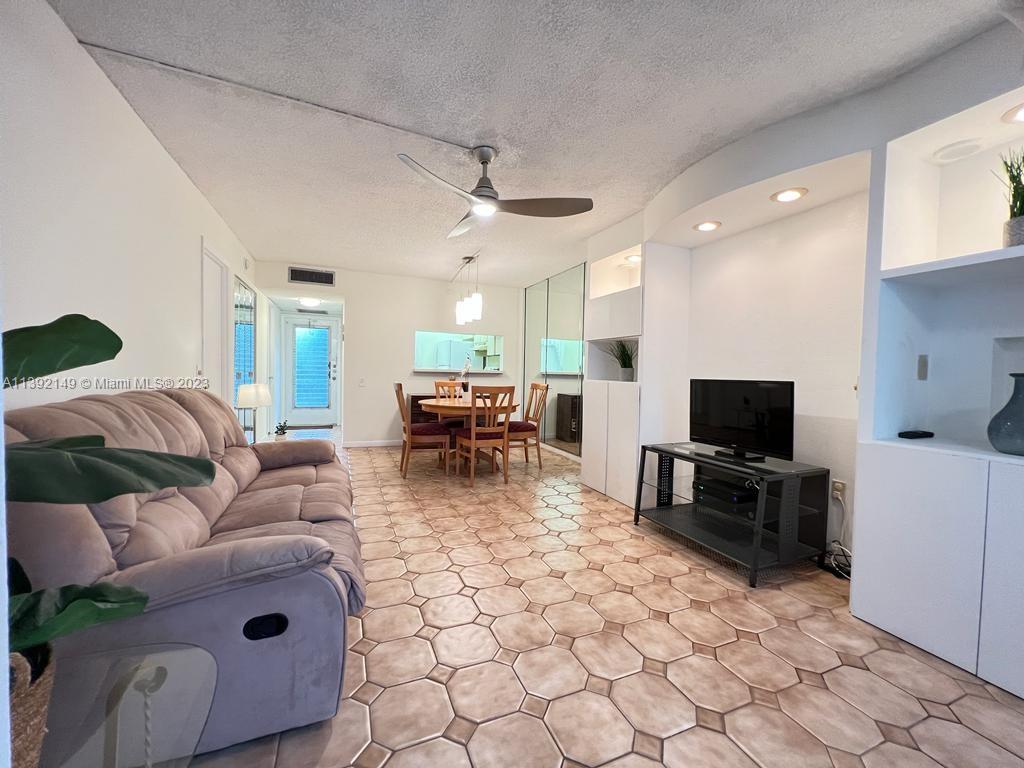 LIME BAY CONDOMINIUM 8 - Residential