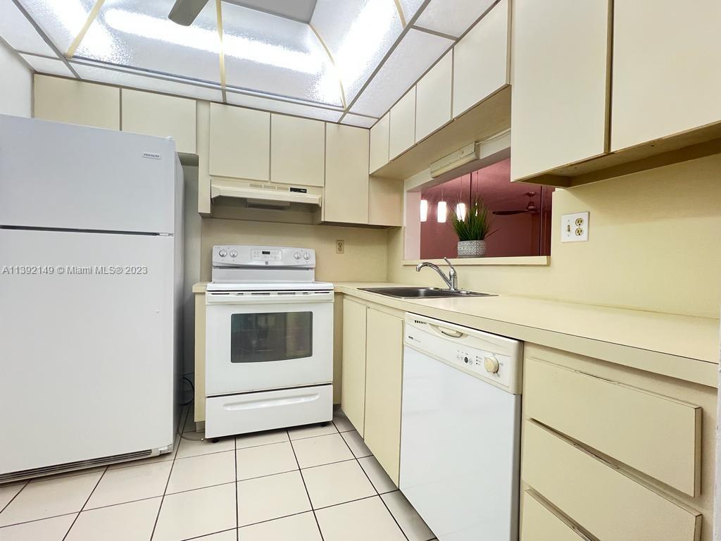 LIME BAY CONDOMINIUM 8 - Residential