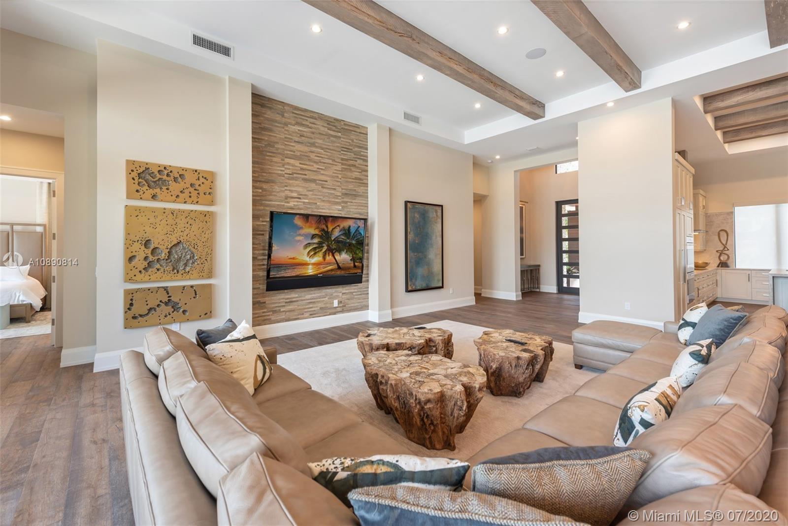 HOLLYWOOD LAKES - Residential