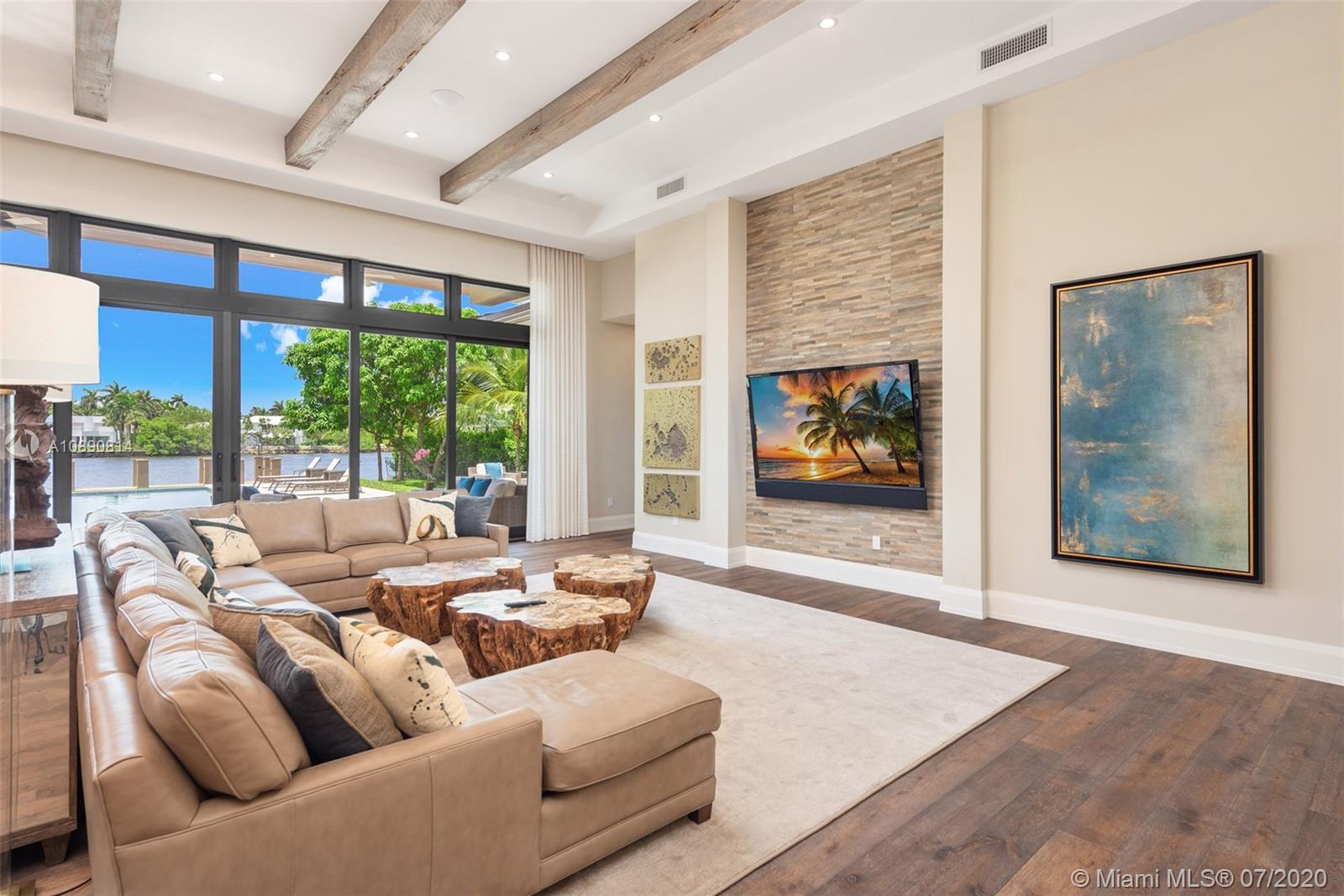 HOLLYWOOD LAKES - Residential