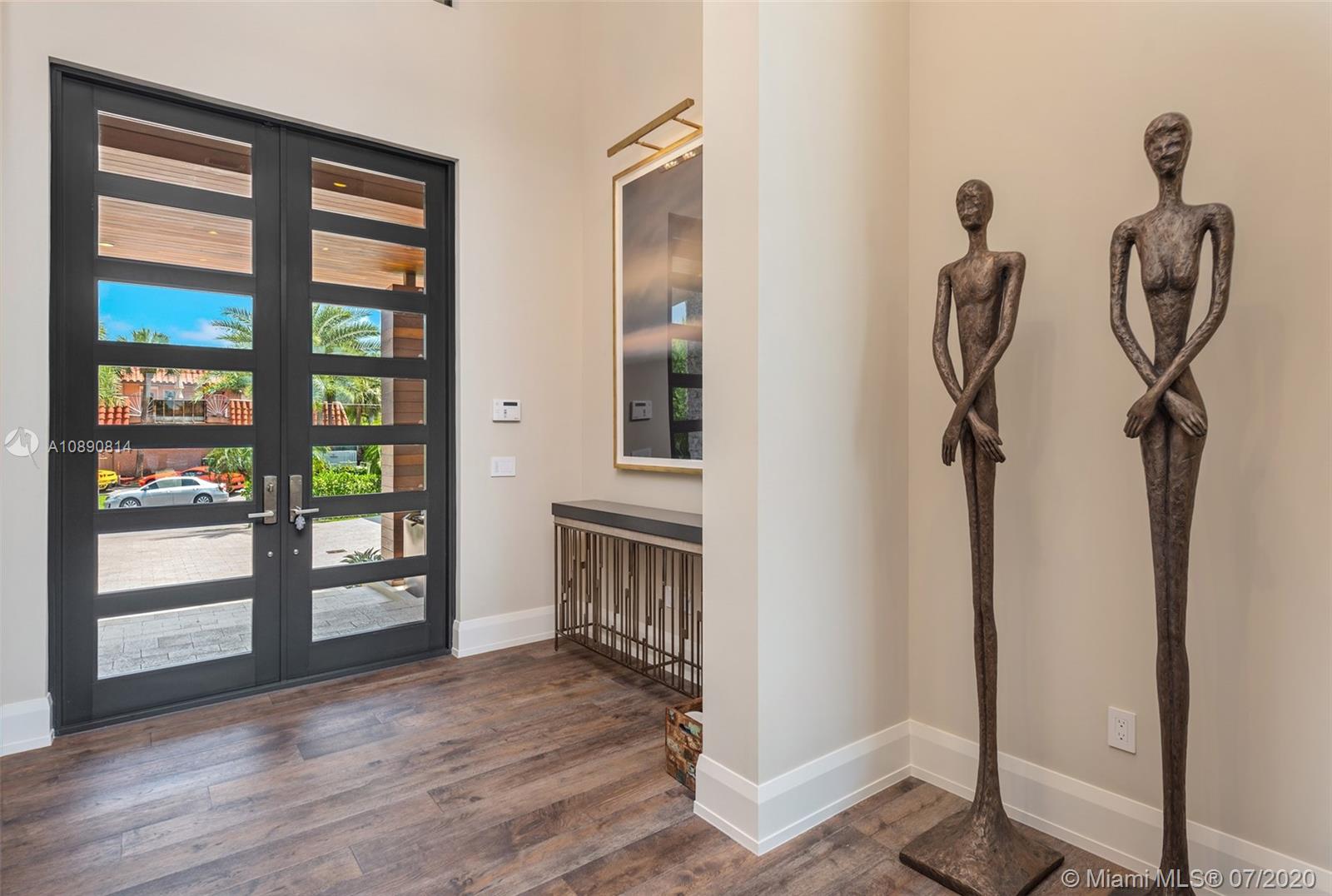 HOLLYWOOD LAKES - Residential
