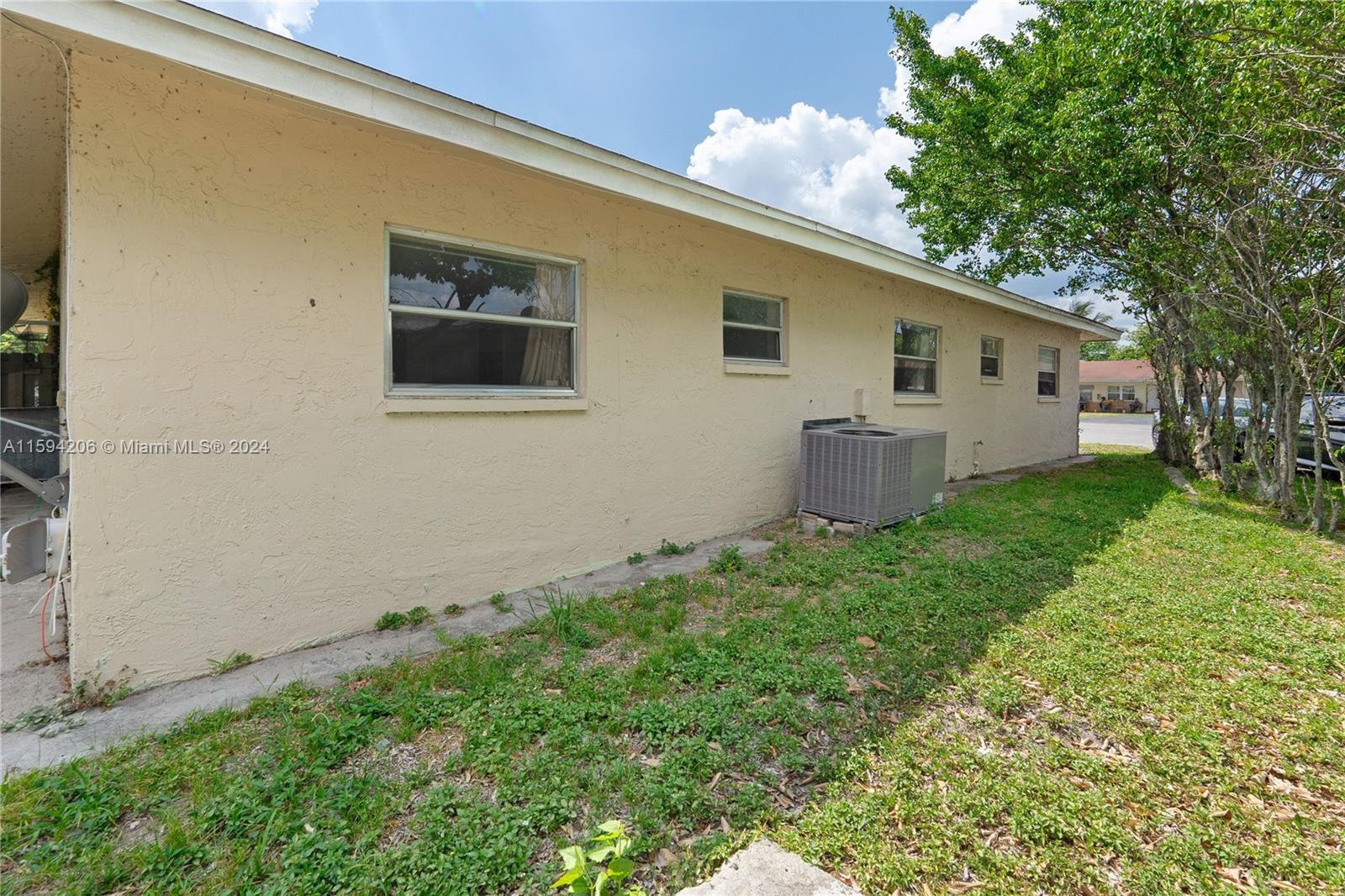 FT LAUDERDALE ESTATES - Residential